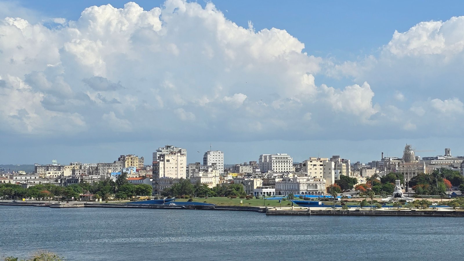 Central Bank introduces  managed floating foreign  exchange rate